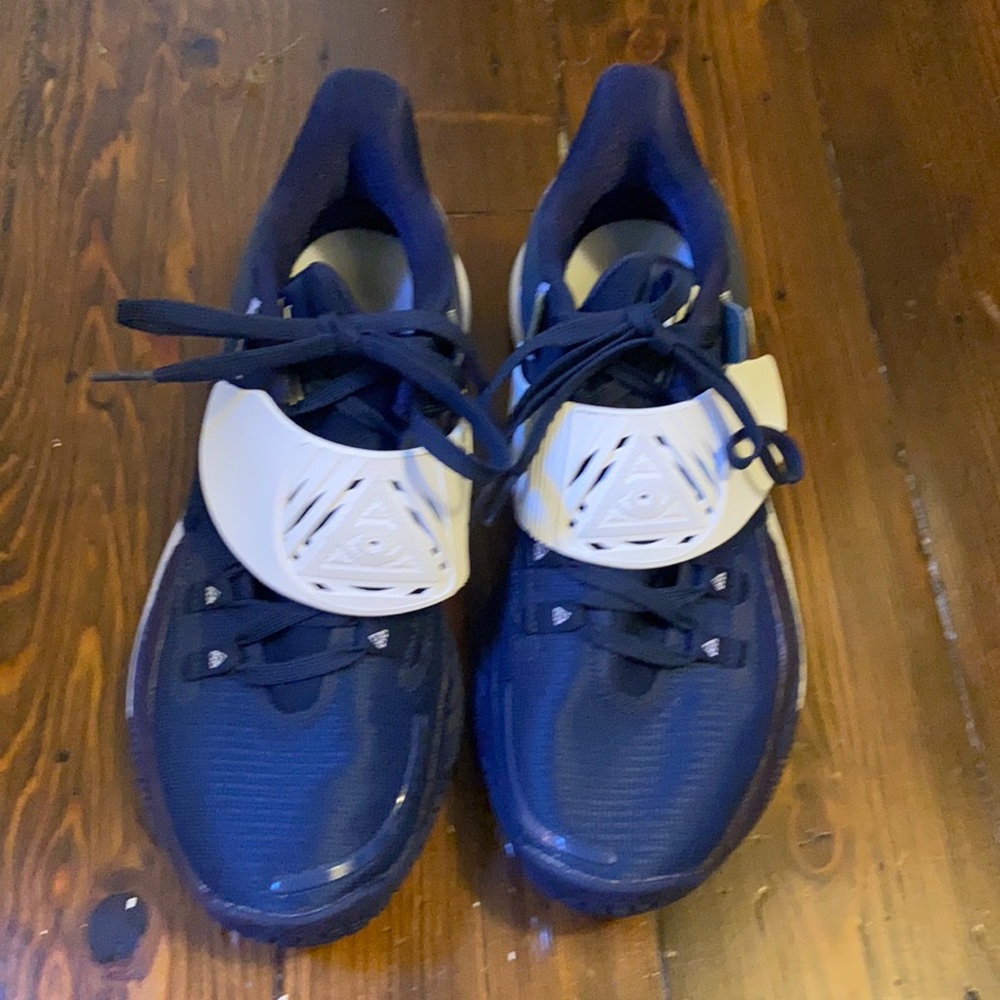 Nike Kyrie low top navy men’s basketball shoes.